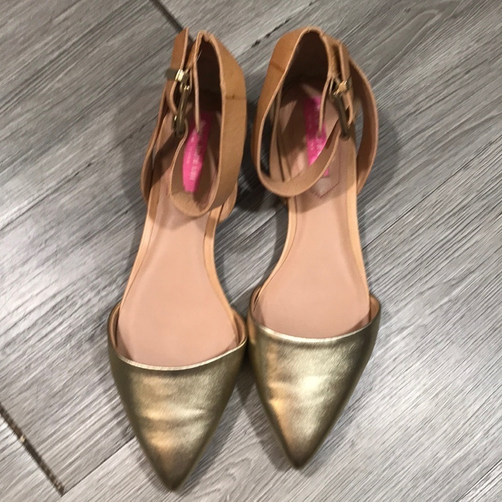 Isaac‎ Mizrahi New York Evelyn Ankle Strap Flat Sandal Pointed Toe Gold /Natural